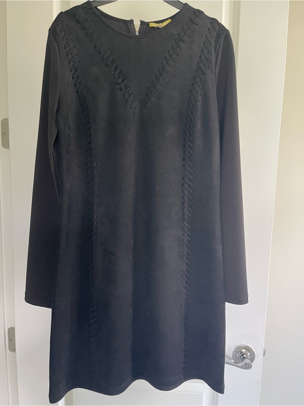 Gianni Bini Black Long-Sleeve Shift Dress with Stitch Detailing